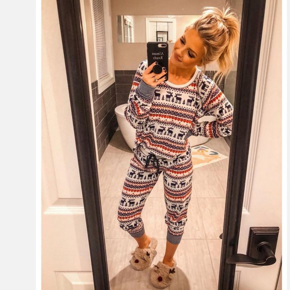 Love Is Real Couture Other - ❄️ Limited Time Holiday Clearout! ❄️  Cozy Cute Pajama Set